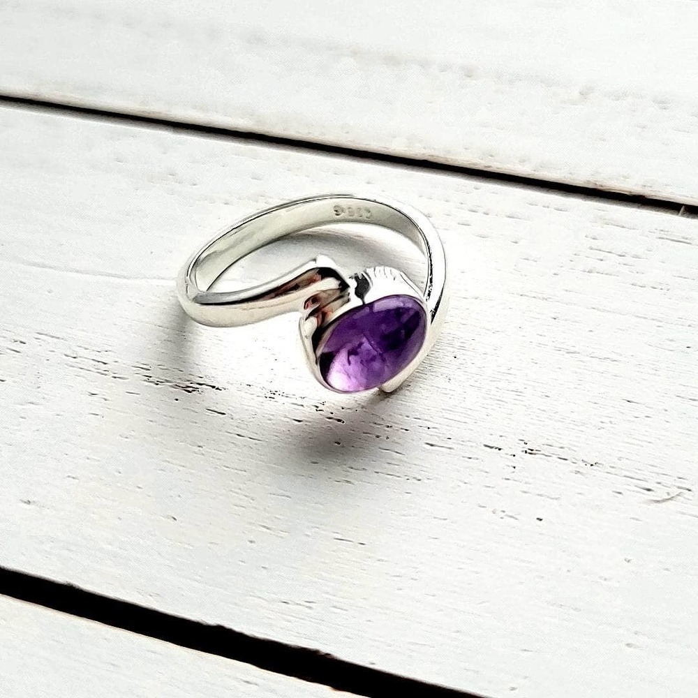 Oval Design Amethyst Ring